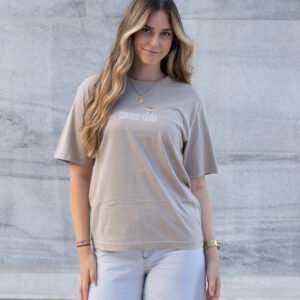 Camiseta Coffee First Oversize de Rising Dreams en color marrón arena