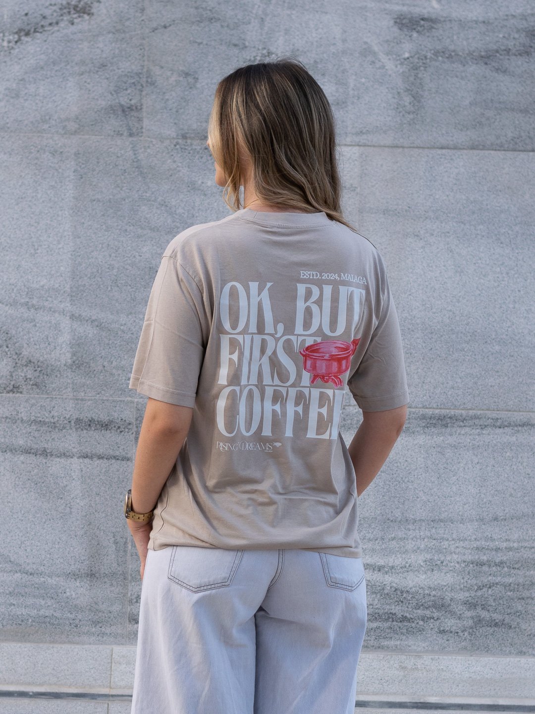 Camiseta Coffee First Oversize: imagen 5