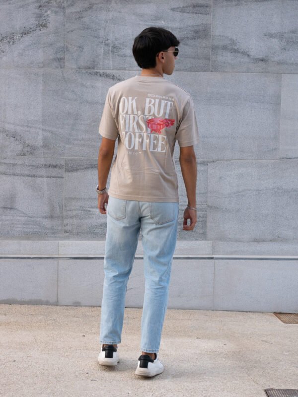 Camiseta Coffee First Oversize
