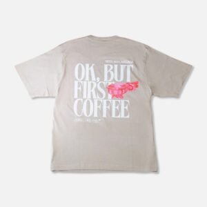 Camiseta Coffee First Oversize: imagen 2
