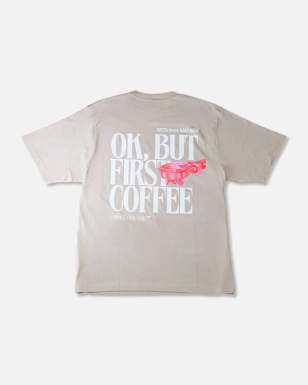 Camiseta Coffee First Oversize