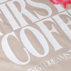 Camiseta Coffee First Oversize: imagen 3