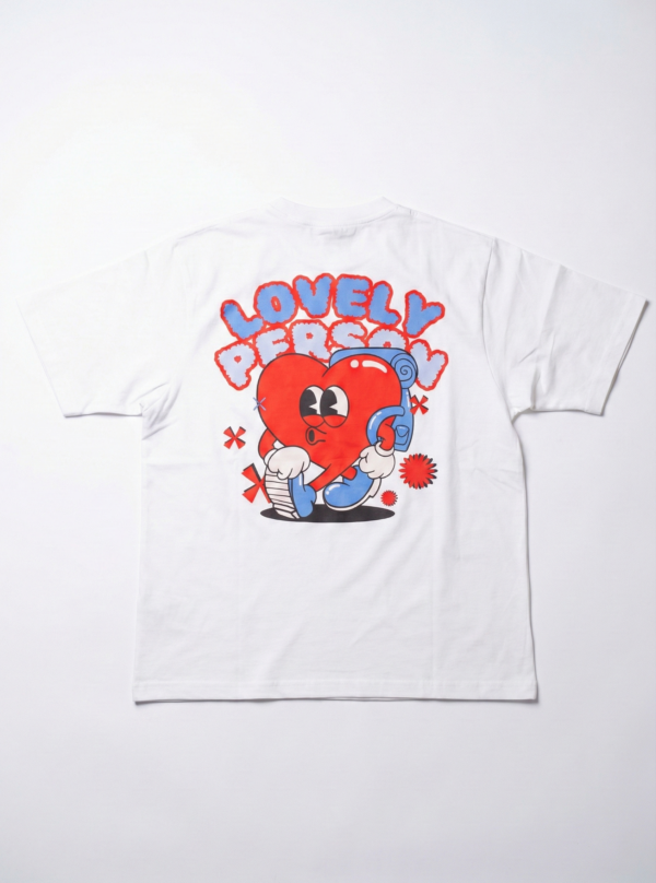 Camiseta Lovely Person Oversize de Rising Dreams en color blanco con diseño retro