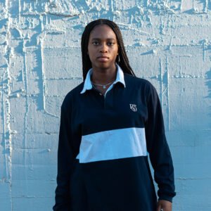 Polo Rising Dreams Heritage Oversize azul con símbolo bordado