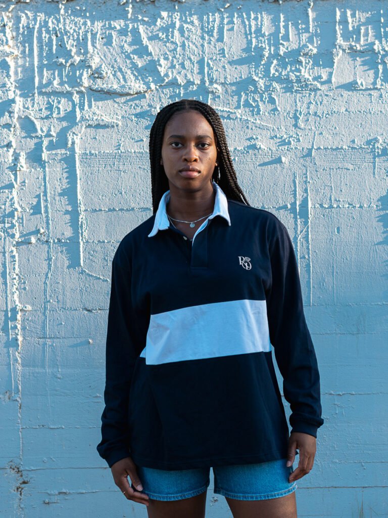 Polo Rising Dreams Heritage Oversize azul con símbolo bordado